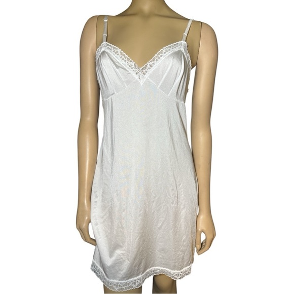 Vanity Fair women's Elegant Nylon White Lace Trim Chemise size 34 - Picture 6 of 10
